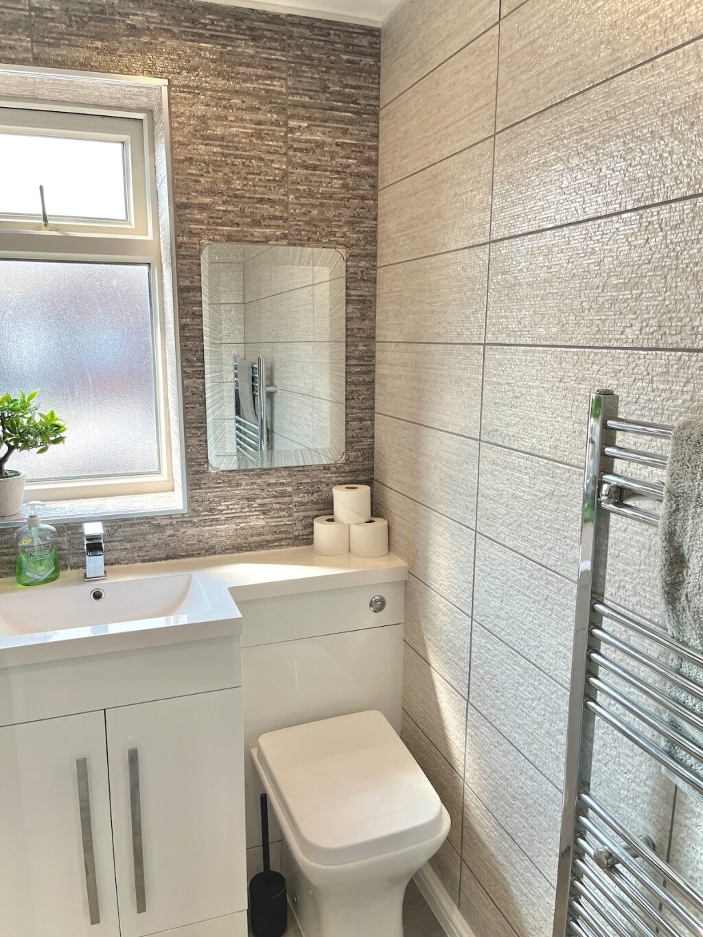 Modern bathroom in Three Weavers property